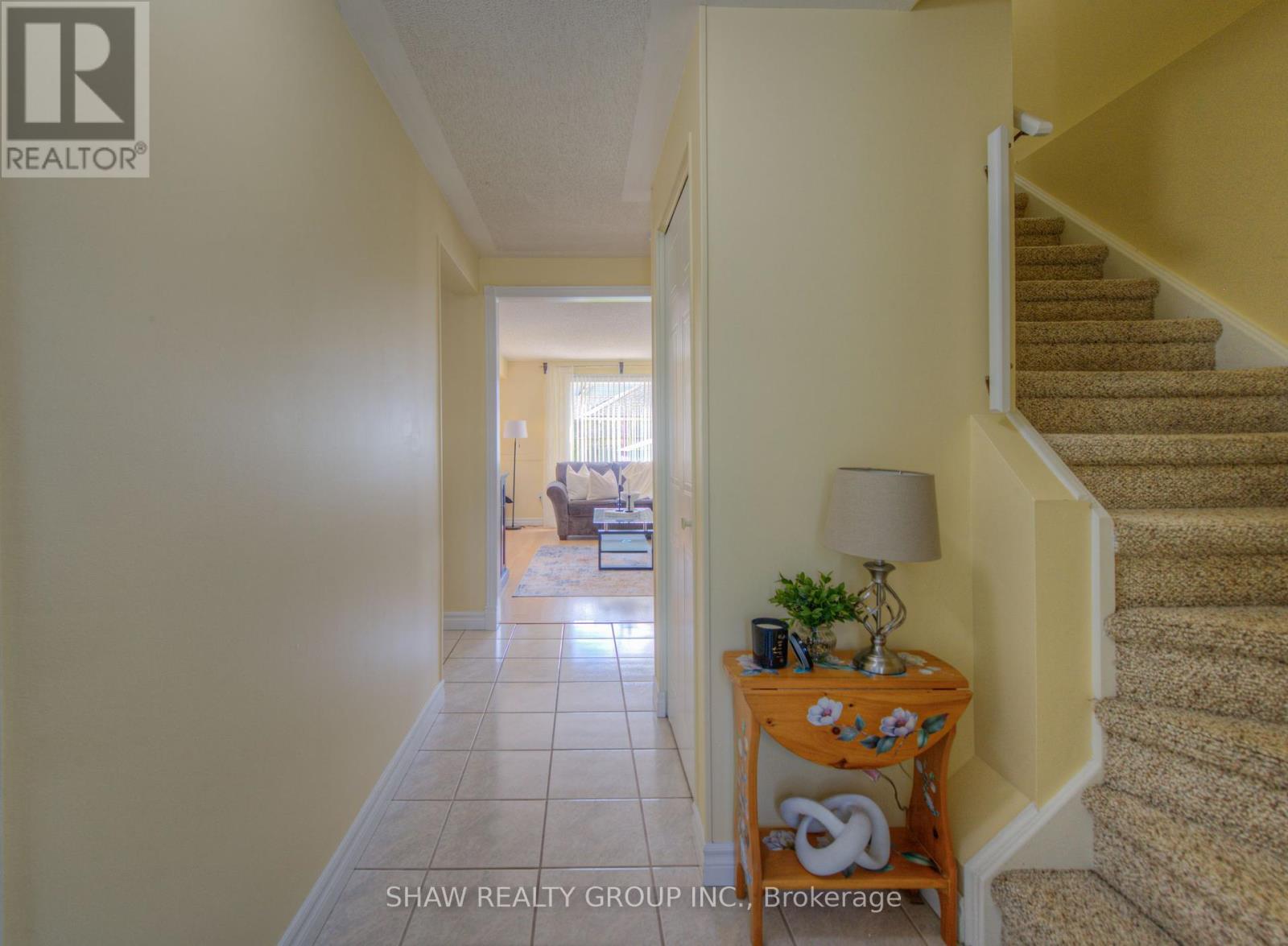 Photo 3 of 985 Elgin Street N, Cambridge ON