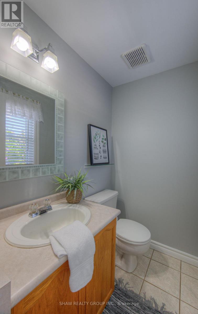 Photo 41 of 985 Elgin Street N, Cambridge ON