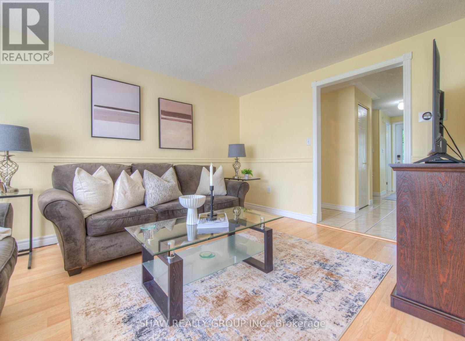 Photo 2 of 985 Elgin Street N, Cambridge ON