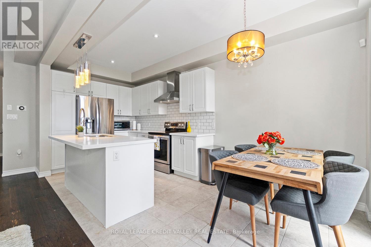 Photo 14 of 2 90 Raymond Road, Hamilton ON