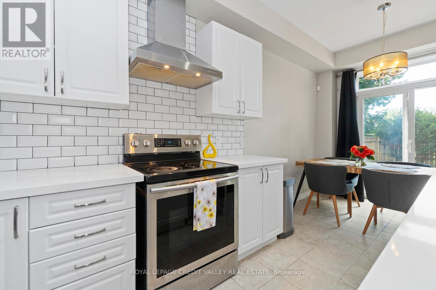 Photo 5 of 2 90 Raymond Road, Hamilton ON