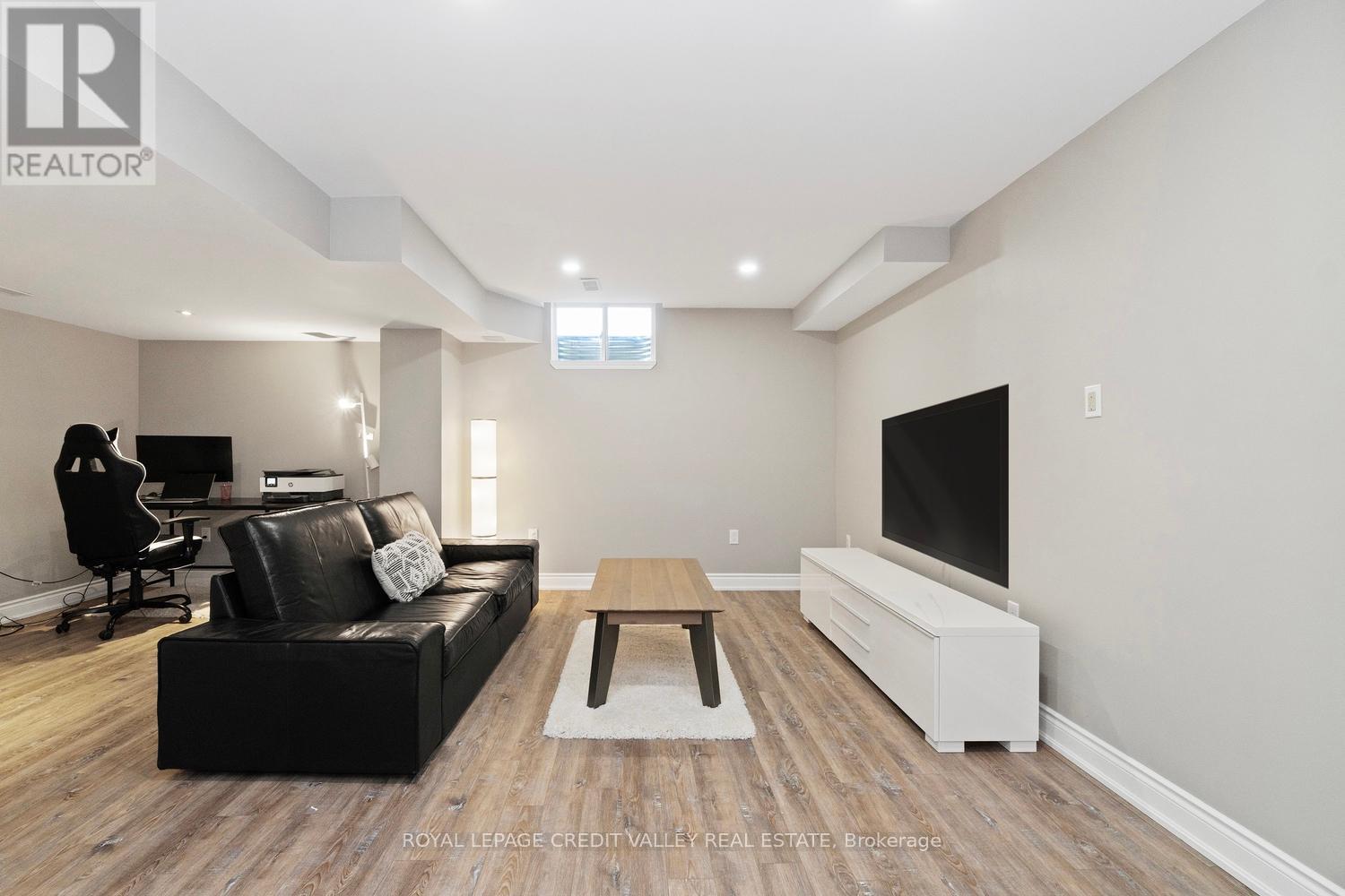 Photo 21 of 2 90 Raymond Road, Hamilton ON