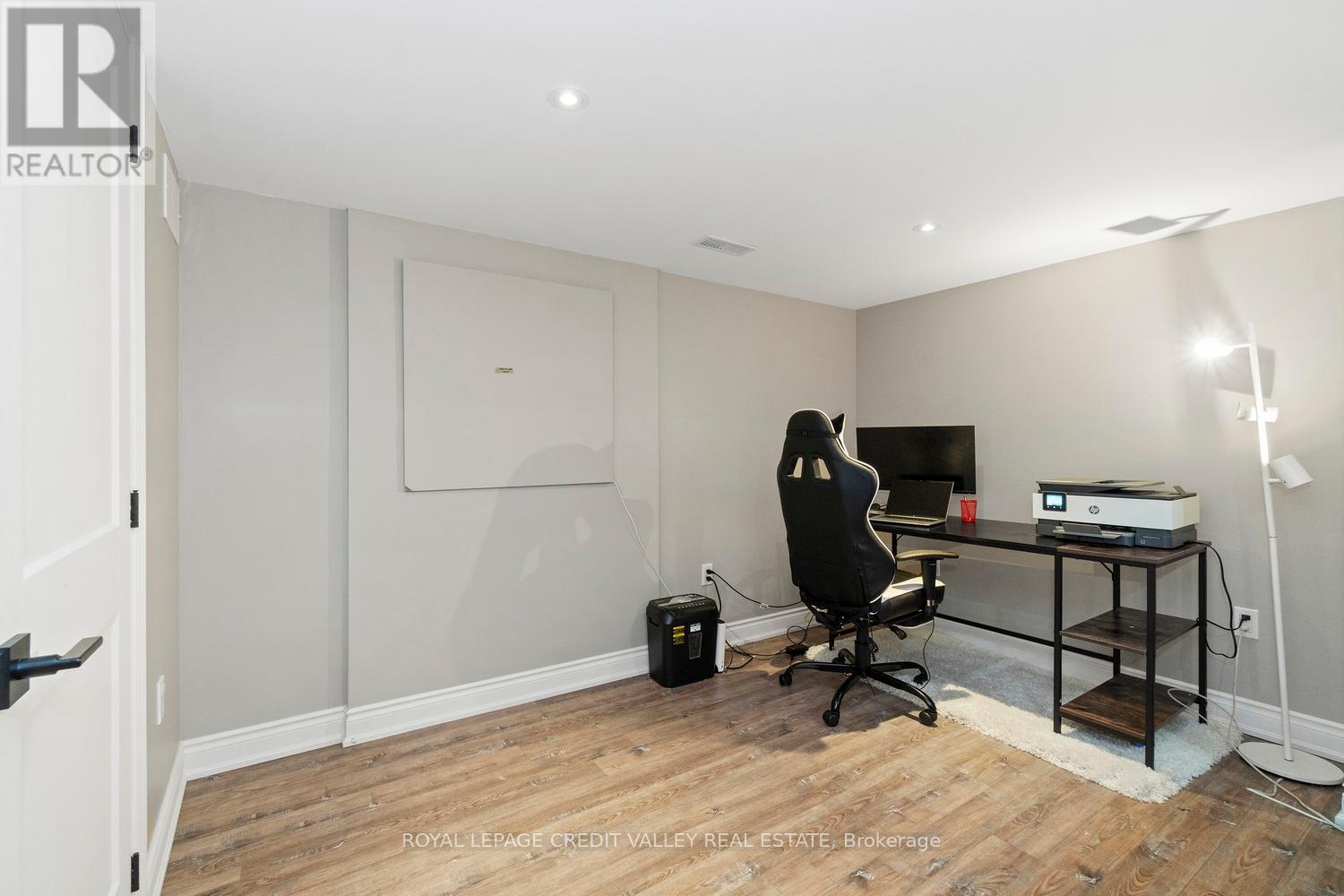 Photo 11 of 2 90 Raymond Road, Hamilton ON