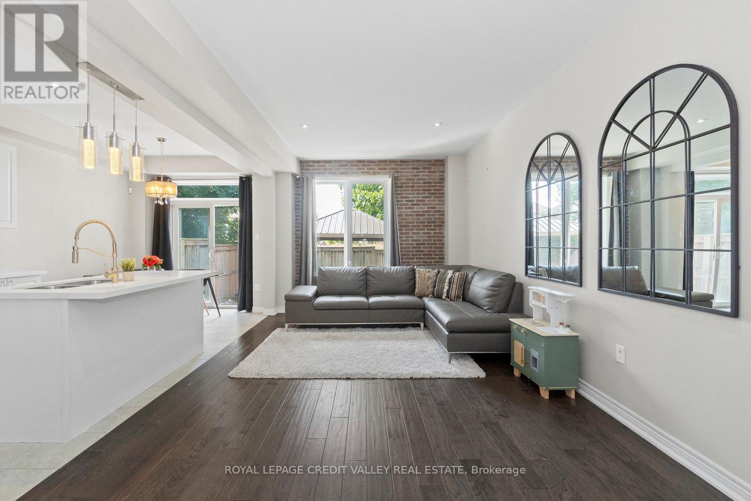 Photo 3 of 2 90 Raymond Road, Hamilton ON