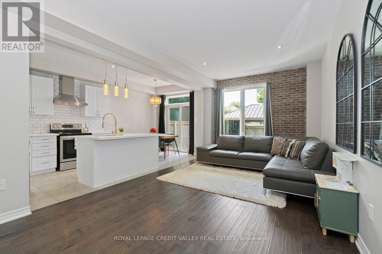 Photo 29 of 2 90 Raymond Road, Hamilton ON