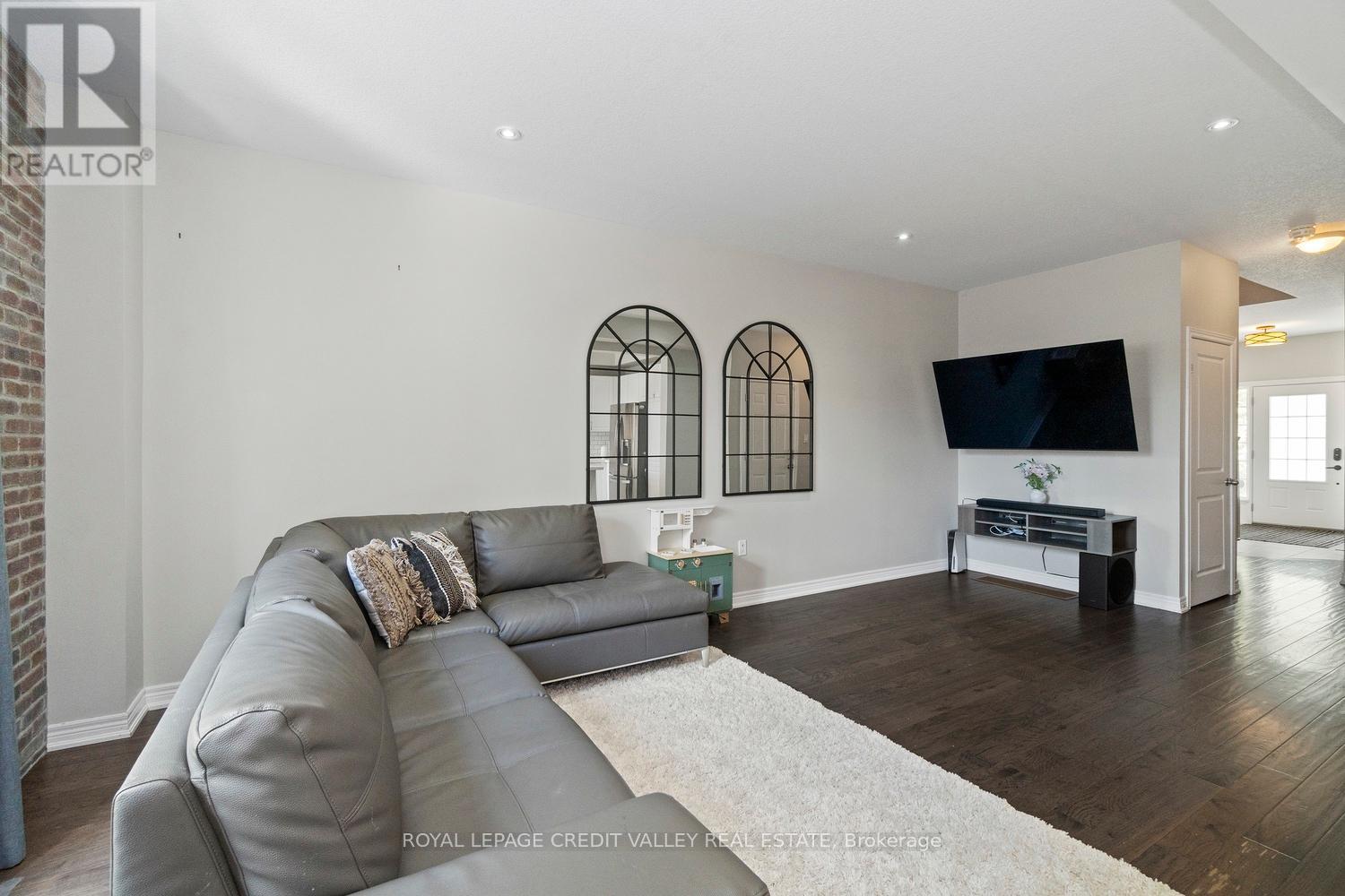 Photo 13 of 2 90 Raymond Road, Hamilton ON