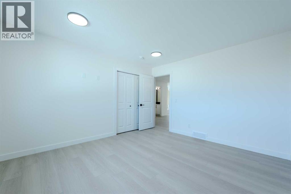 Photo 3 of 93 Coral Reef Crescent Ne, Calgary AB