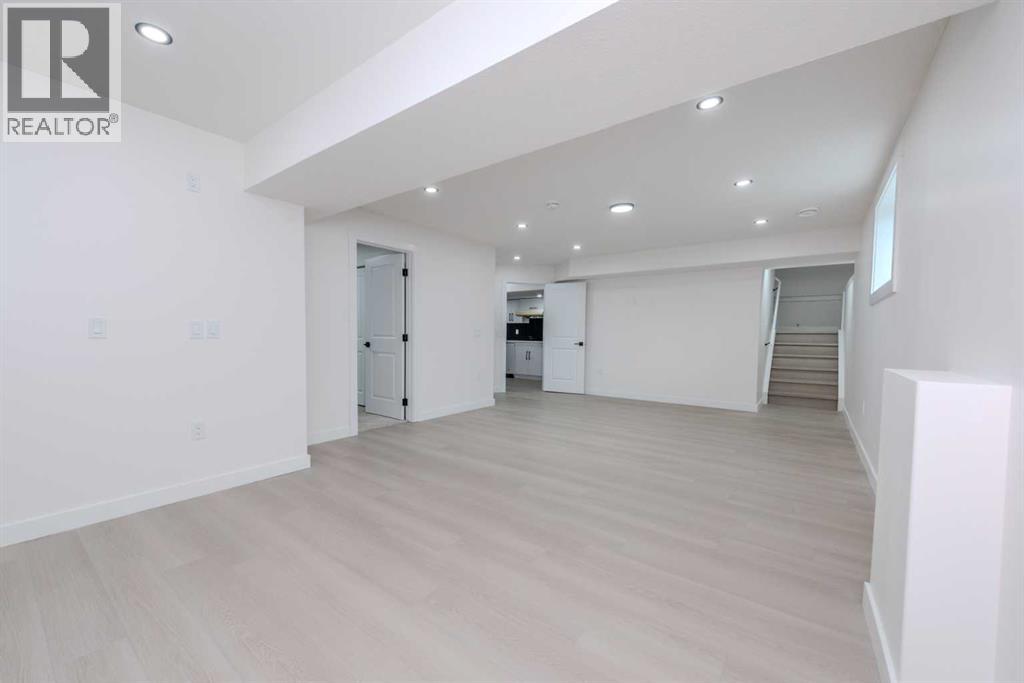 Photo 32 of 93 Coral Reef Crescent Ne, Calgary AB