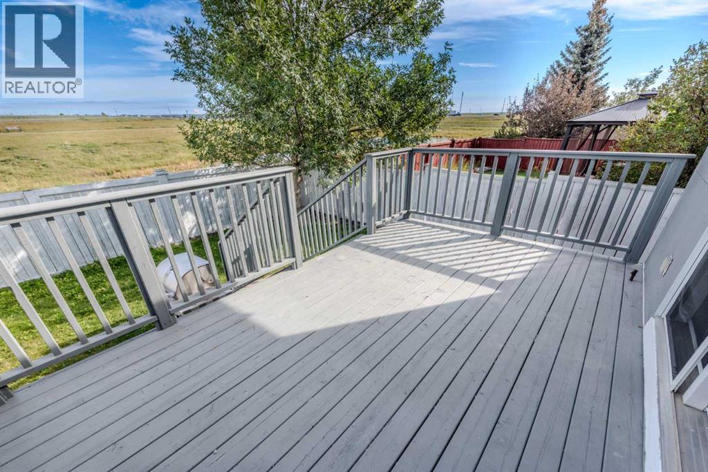 Photo 8 of 93 Coral Reef Crescent Ne, Calgary AB