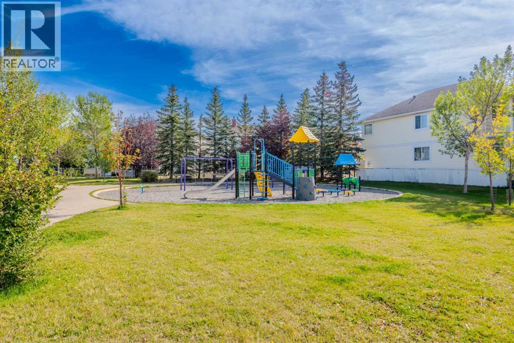 Photo 10 of 93 Coral Reef Crescent Ne, Calgary AB