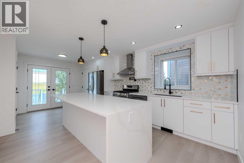 Photo 16 of 93 Coral Reef Crescent Ne, Calgary AB