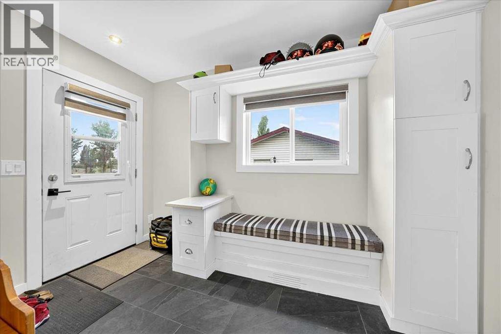 Photo 11 of 2103 Country Hills Circle Nw, Calgary AB