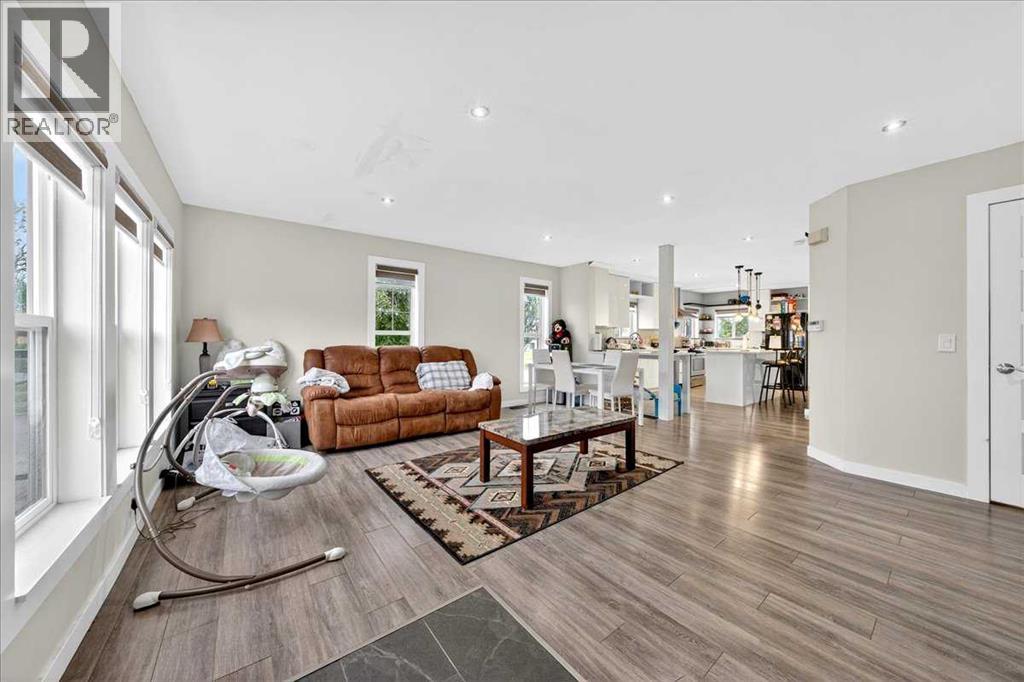 Photo 4 of 2103 Country Hills Circle Nw, Calgary AB