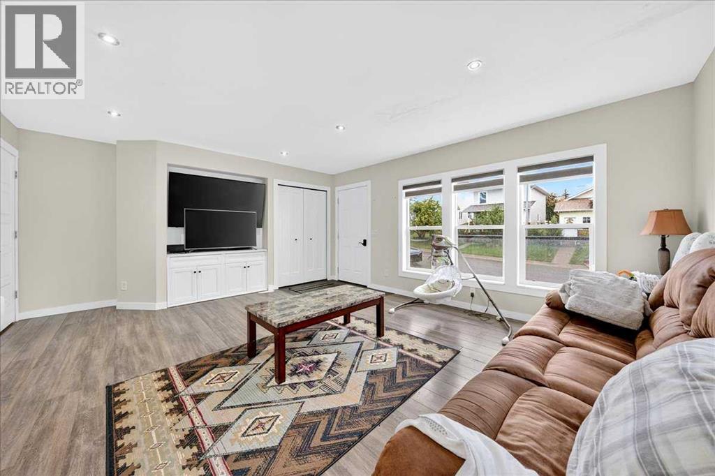 Photo 6 of 2103 Country Hills Circle Nw, Calgary AB