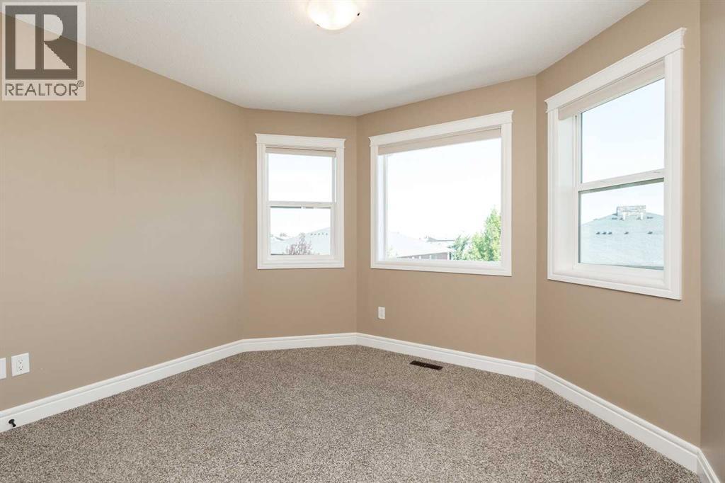 Single Family House for Sale in  Mt Sundance Manor W Sunridge Lethbridge 