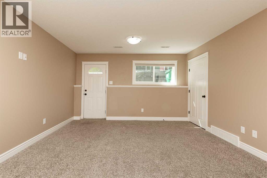 Single Family House for Sale in  Mt Sundance Manor W Sunridge Lethbridge 