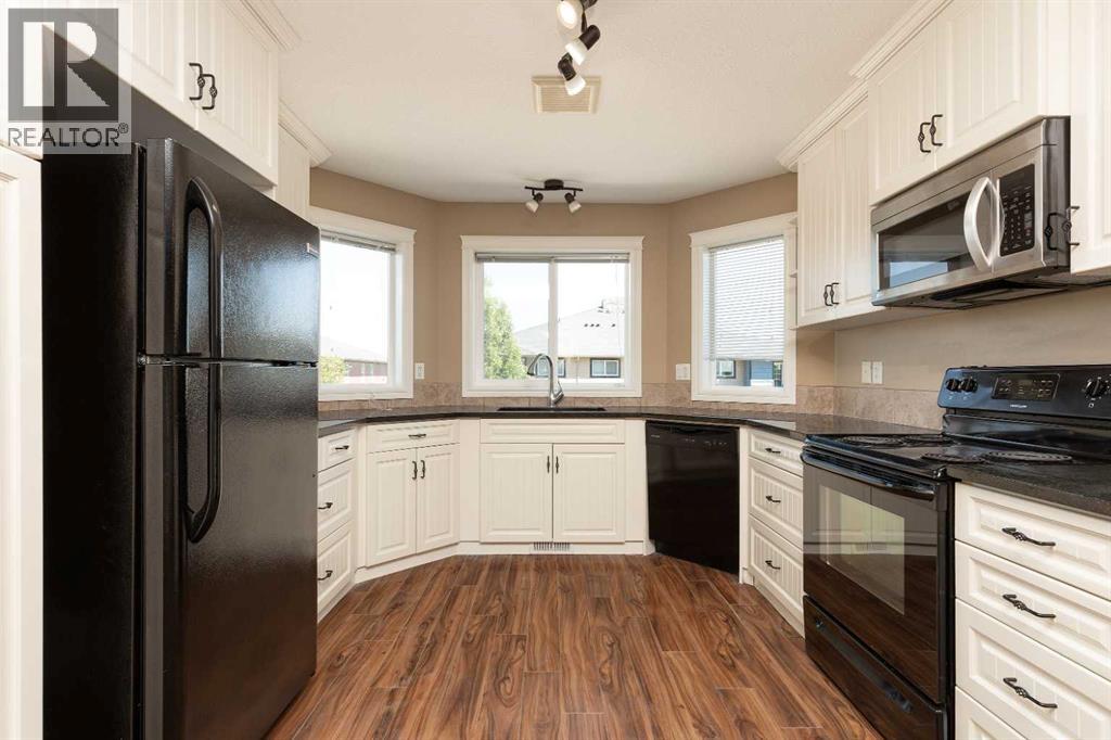 Single Family House for Sale in  Mt Sundance Manor W Sunridge Lethbridge 