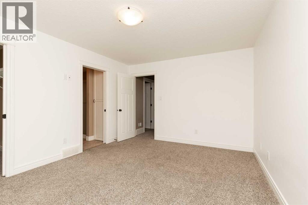 Single Family House for Sale in  Mt Sundance Manor W Sunridge Lethbridge 