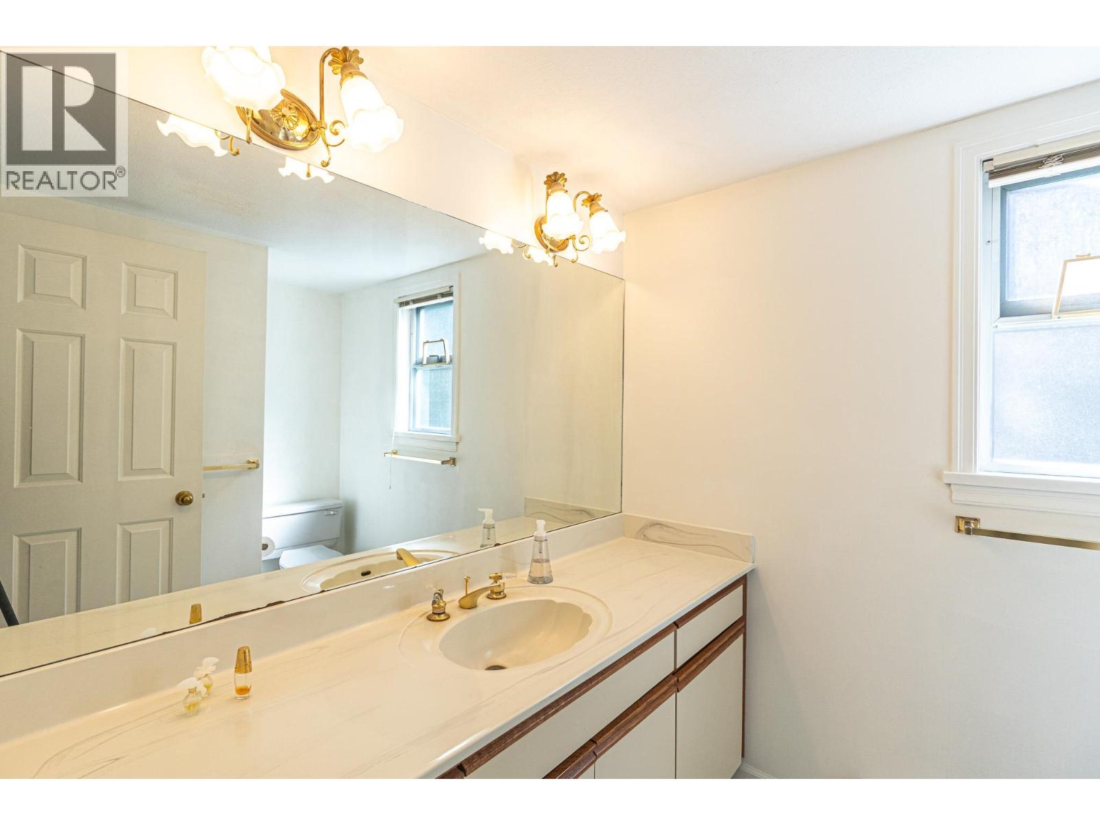 Photo 10 of 6056 Trafalgar Street, Vancouver BC
