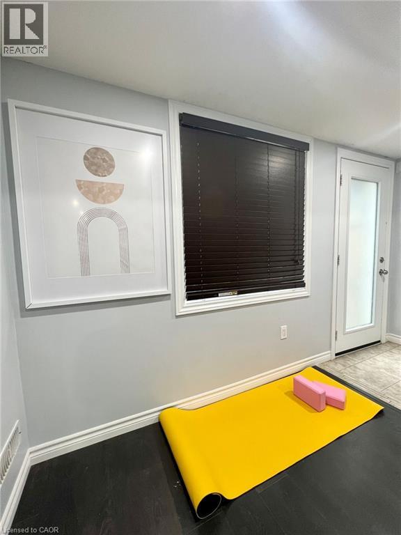 Photo 19 of 15 Dorchester Terrace, Stoney Creek ON