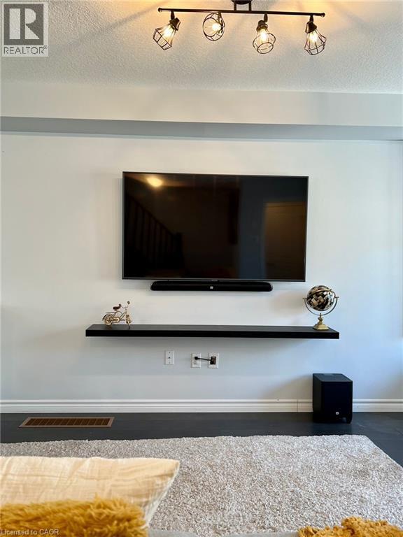 Photo 22 of 15 Dorchester Terrace, Stoney Creek ON
