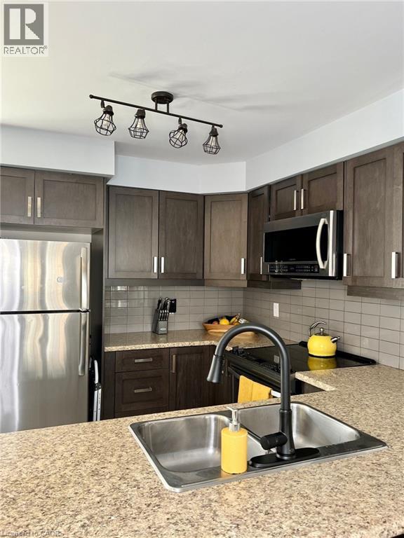 Photo 2 of 15 Dorchester Terrace, Stoney Creek ON