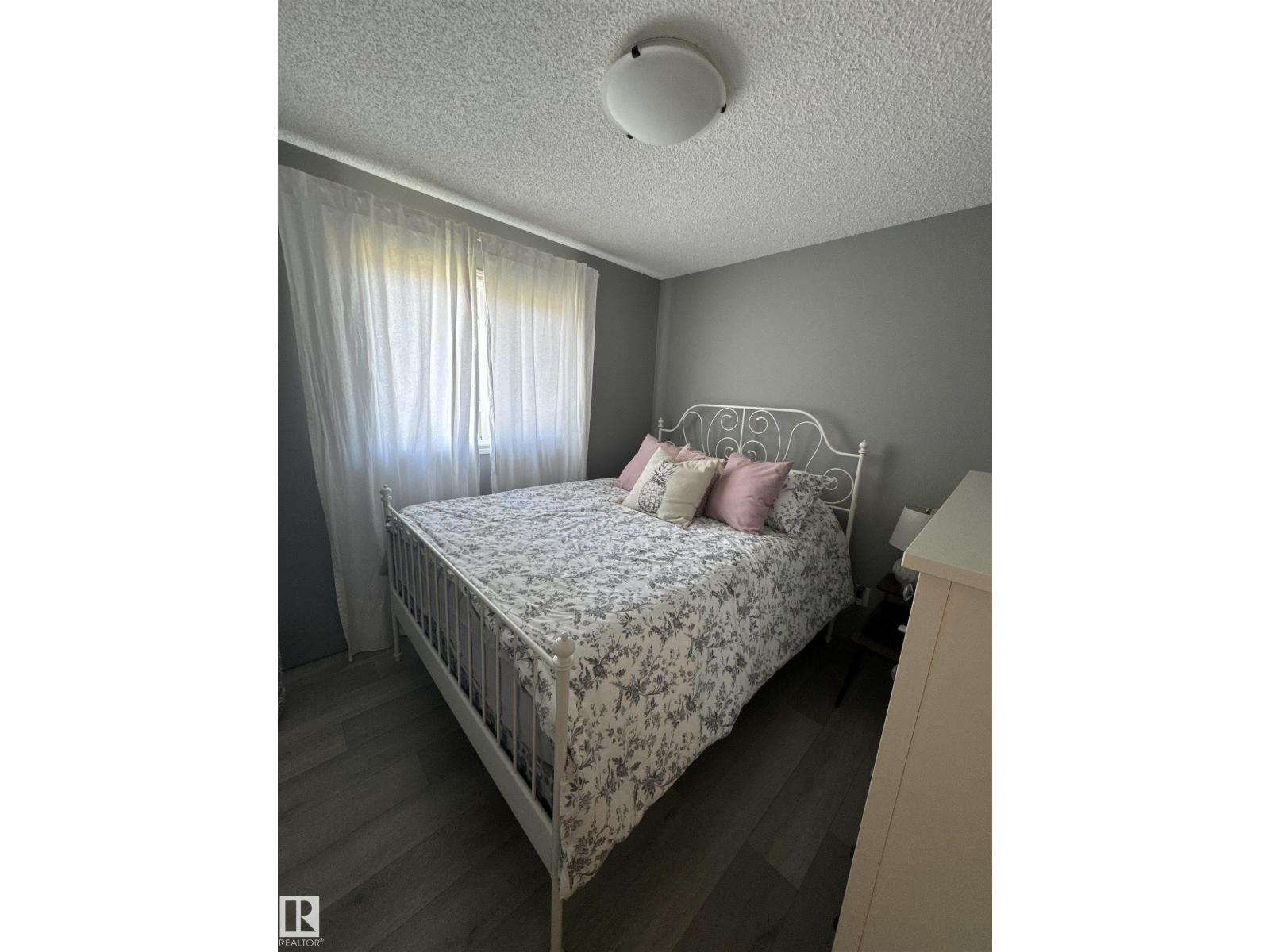 Photo 2 of 18 13838 166 Av Nw Nw, Edmonton AB