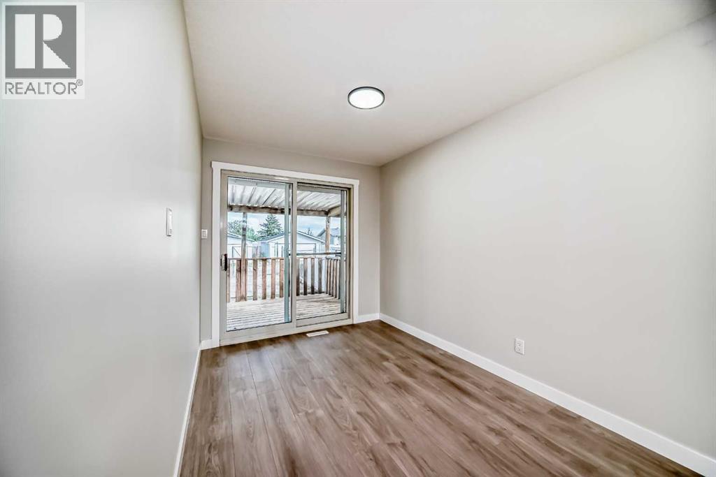 Photo 33 of 256 Penbrooke Close Se, Calgary AB