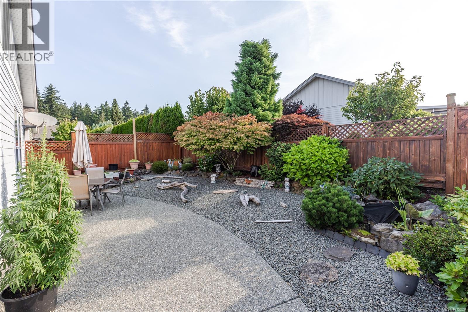Photo 3 of 3866 Mimosa Dr, Nanaimo BC