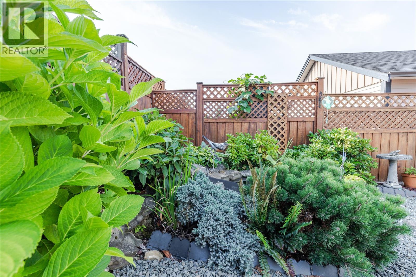 Photo 5 of 3866 Mimosa Dr, Nanaimo BC