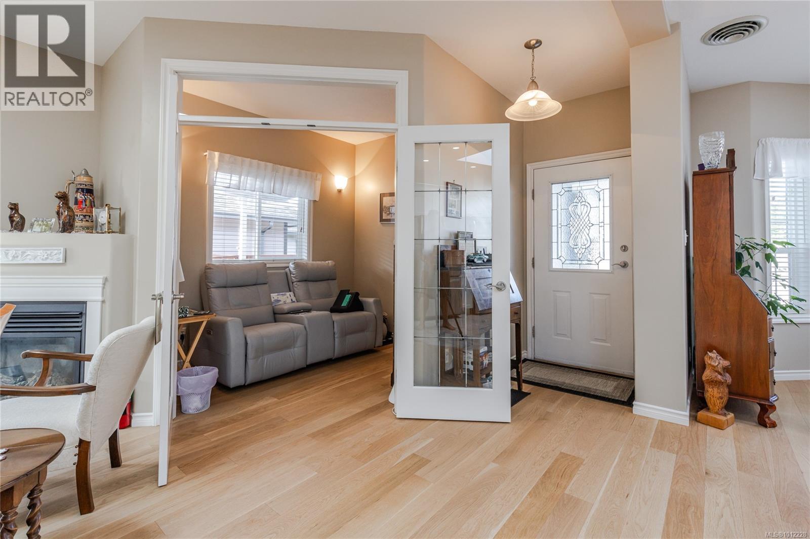 Photo 8 of 3866 Mimosa Dr, Nanaimo BC