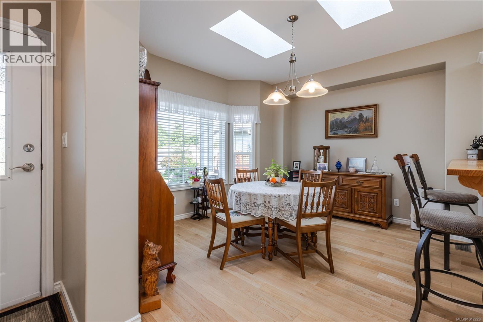 Photo 7 of 3866 Mimosa Dr, Nanaimo BC