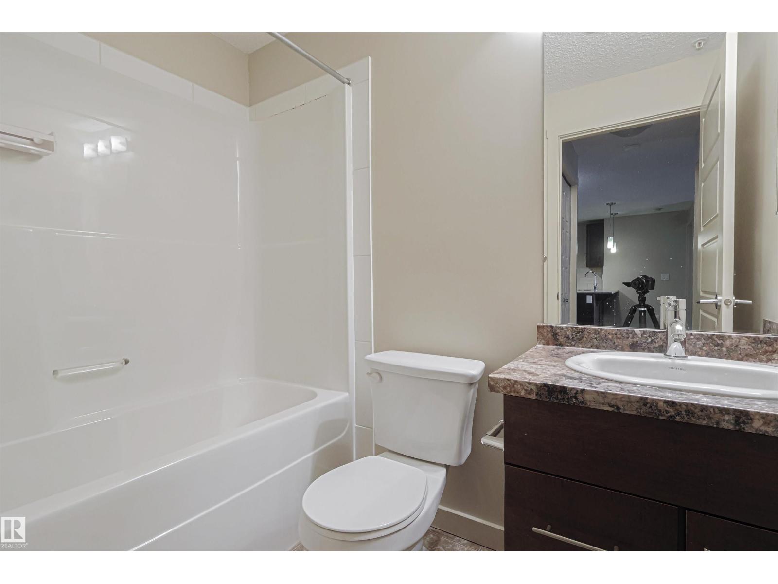 Photo 5 of 230 6076 Schonsee Wy Nw Nw, Edmonton AB