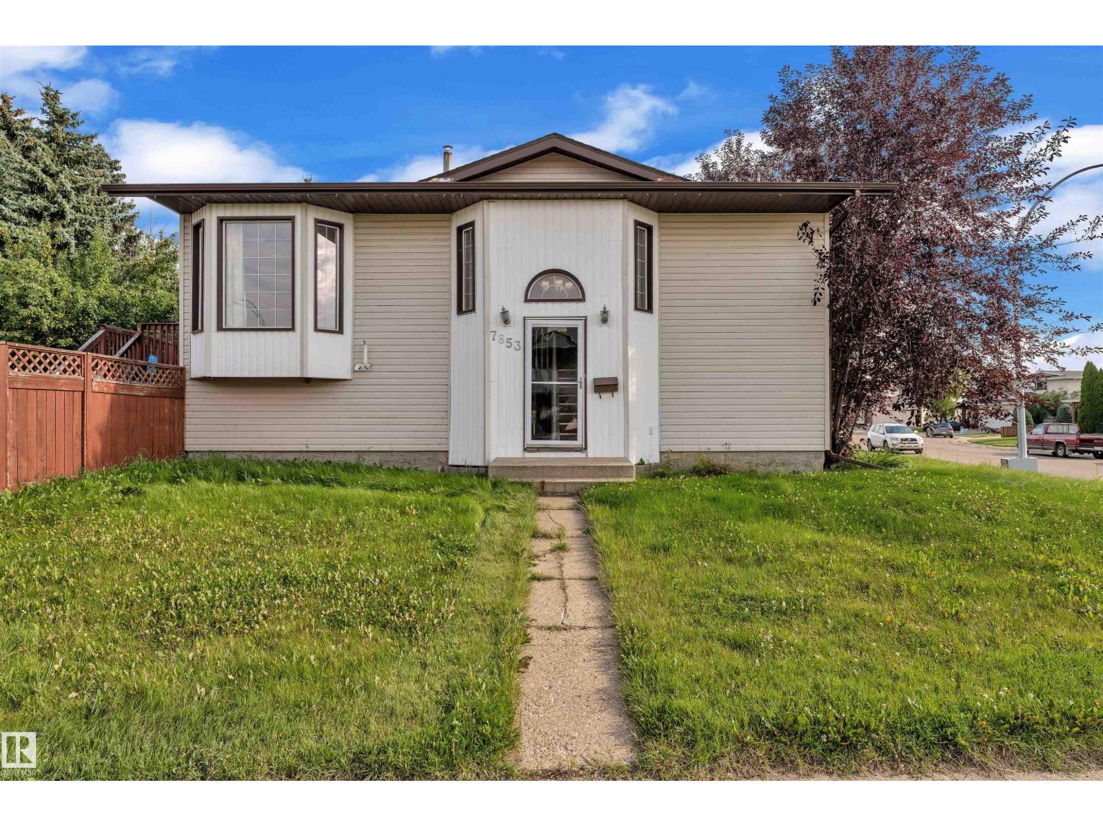 Photo 9 of 7853 26 Av Nw, Edmonton AB