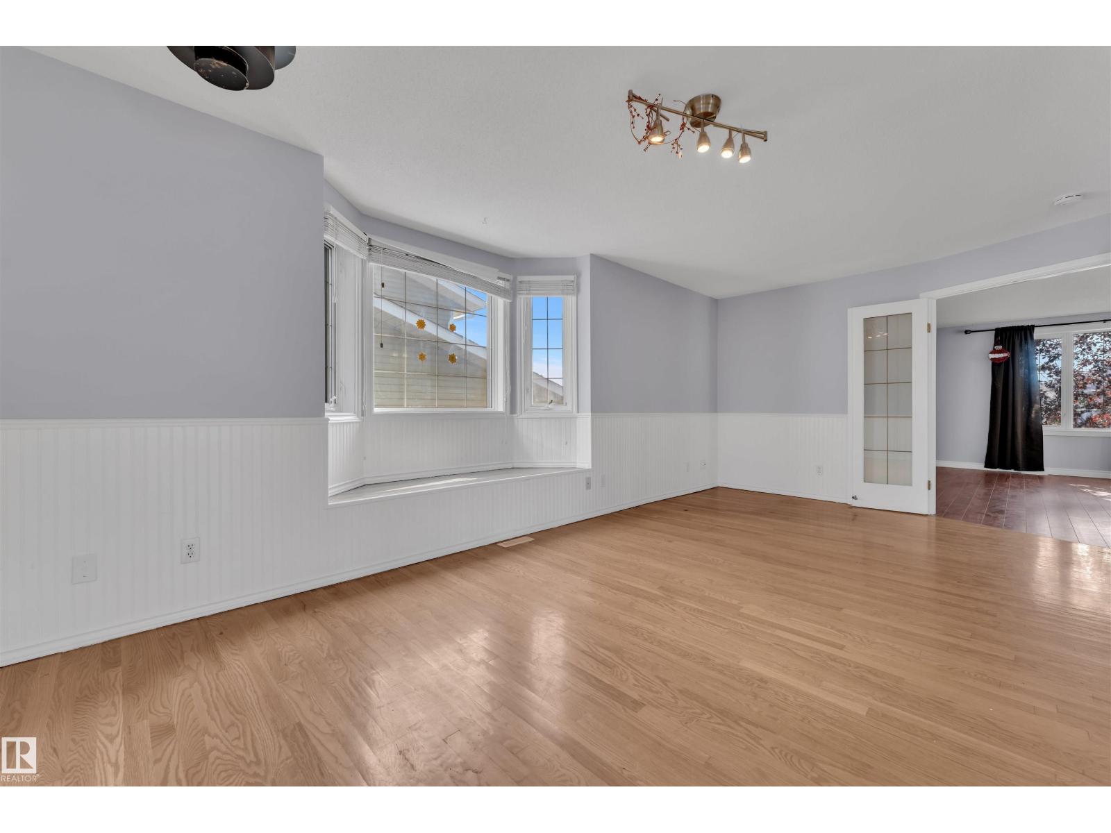 Photo 14 of 7853 26 Av Nw, Edmonton AB