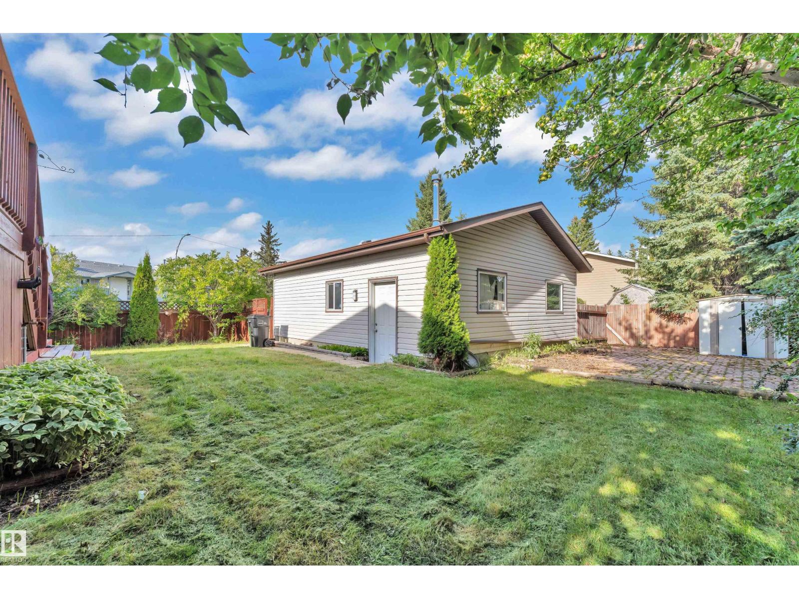 Photo 3 of 7853 26 Av Nw, Edmonton AB