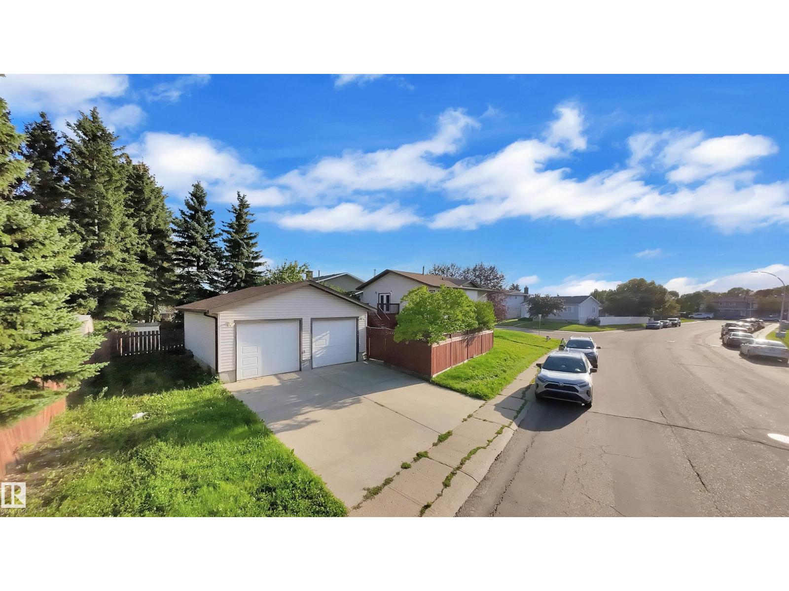 Photo 6 of 7853 26 Av Nw, Edmonton AB