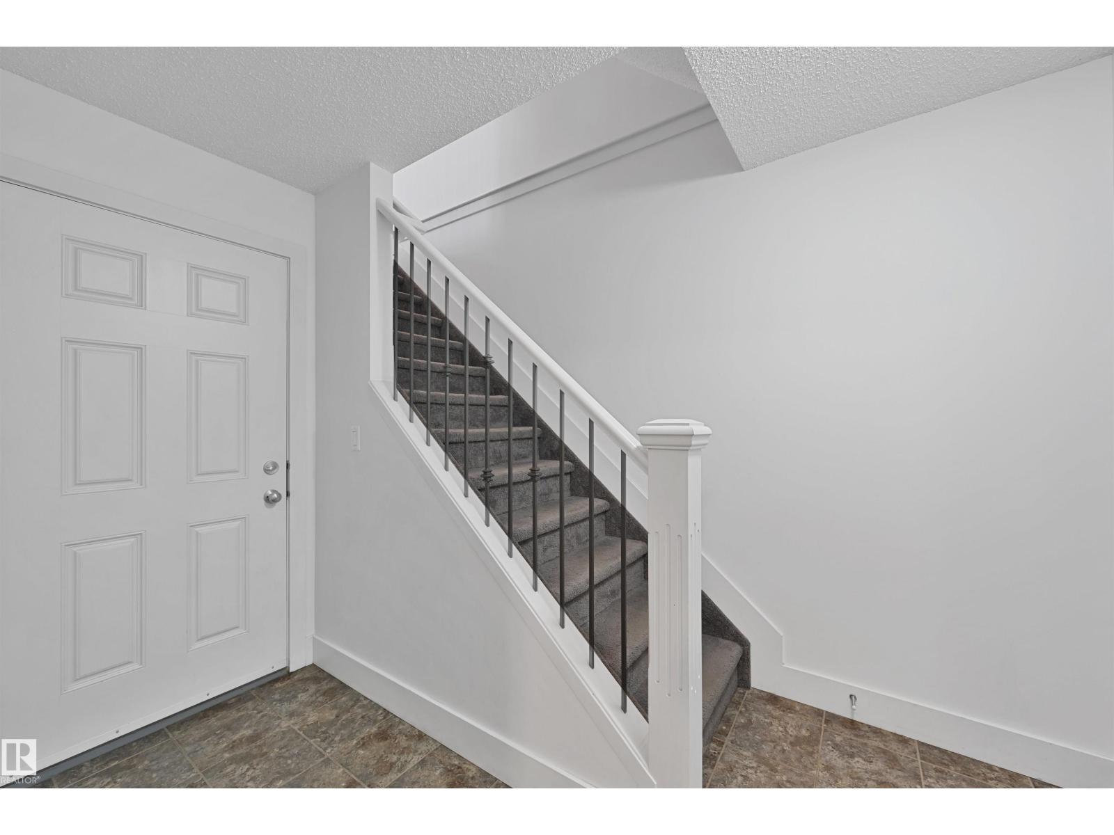 Photo 6 of 41 2003 Rabbit Hill Rd Nw, Edmonton AB