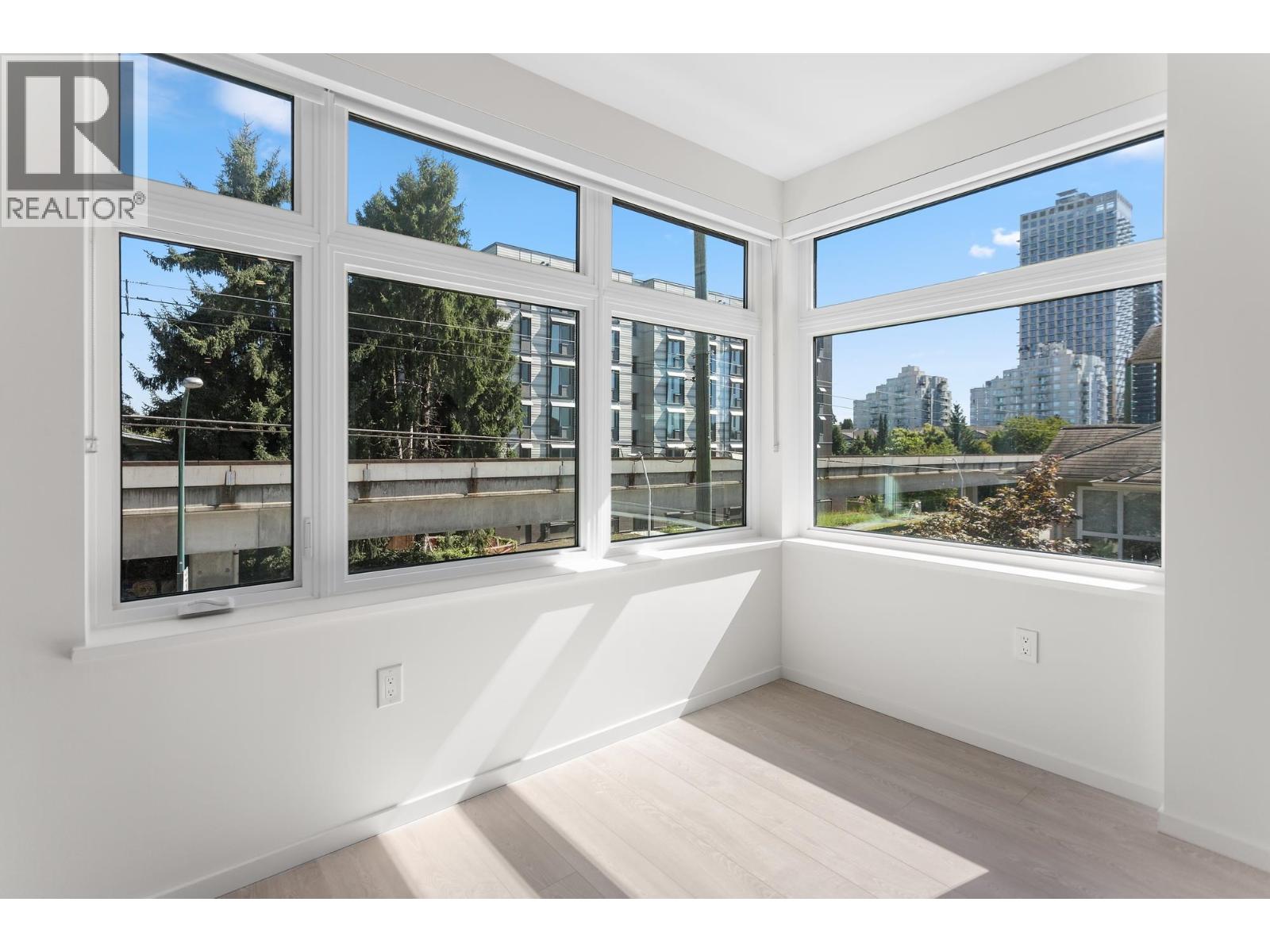 Photo 3 of 204 3264 Vanness Avenue, Vancouver BC