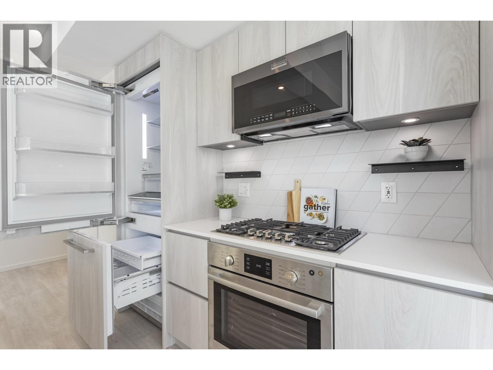 Photo 11 of 204 3264 Vanness Avenue, Vancouver BC