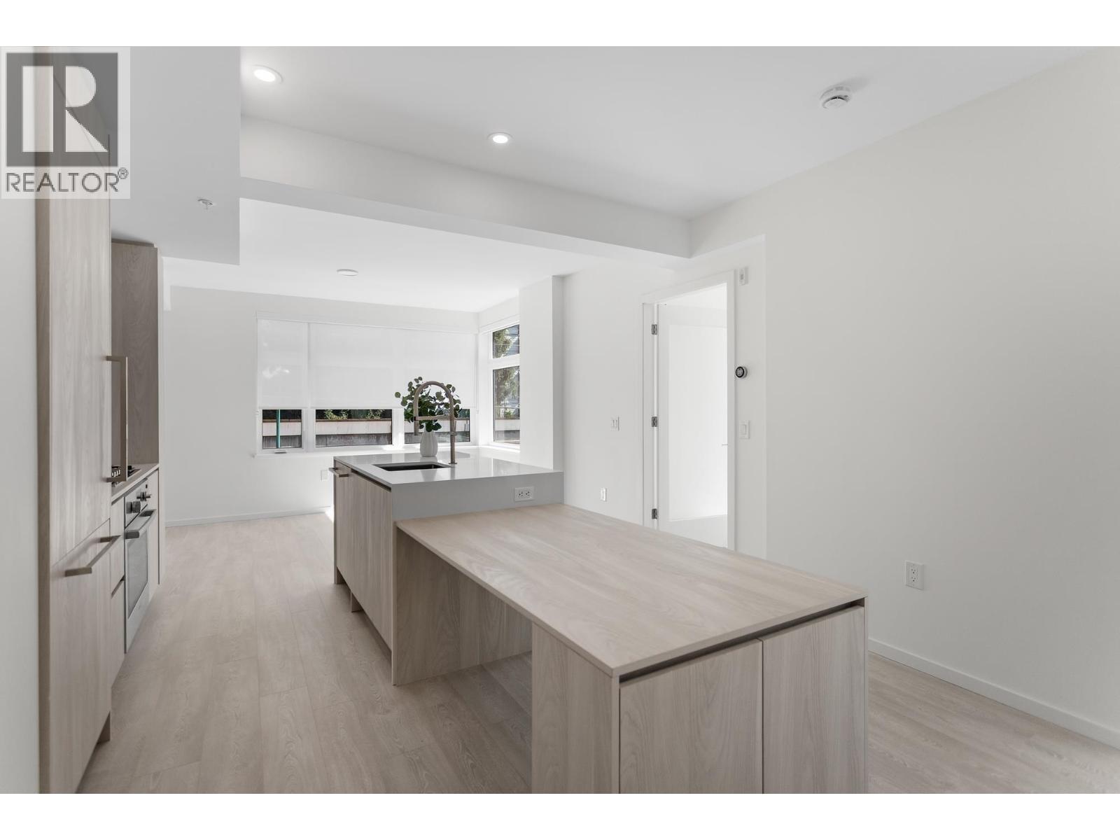 Photo 2 of 204 3264 Vanness Avenue, Vancouver BC