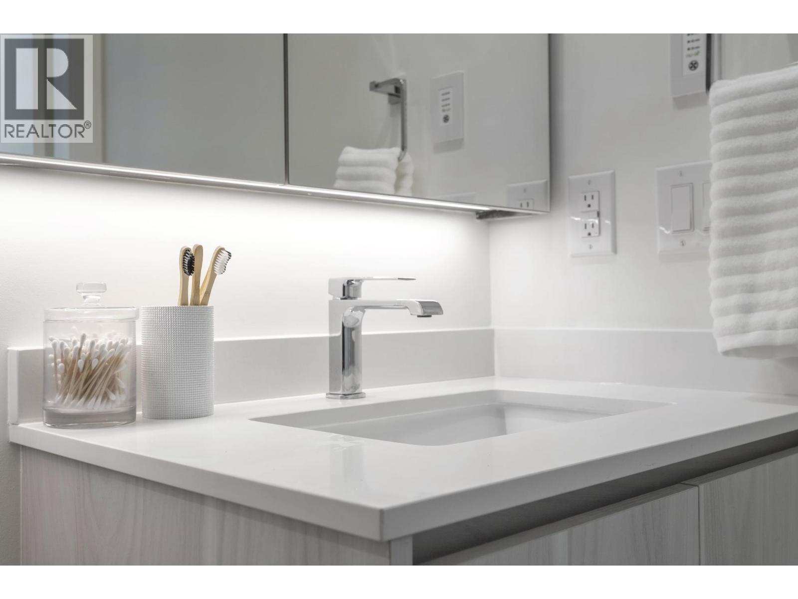 Photo 1 of 204 3264 Vanness Avenue, Vancouver BC