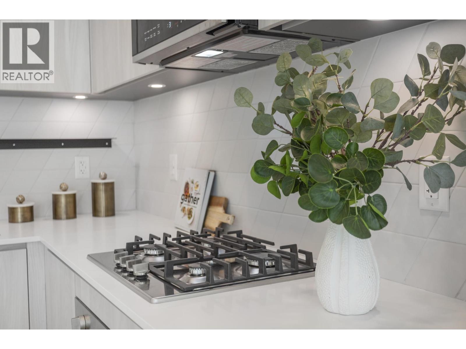 Photo 10 of 206 3264 Vanness Avenue, Vancouver BC