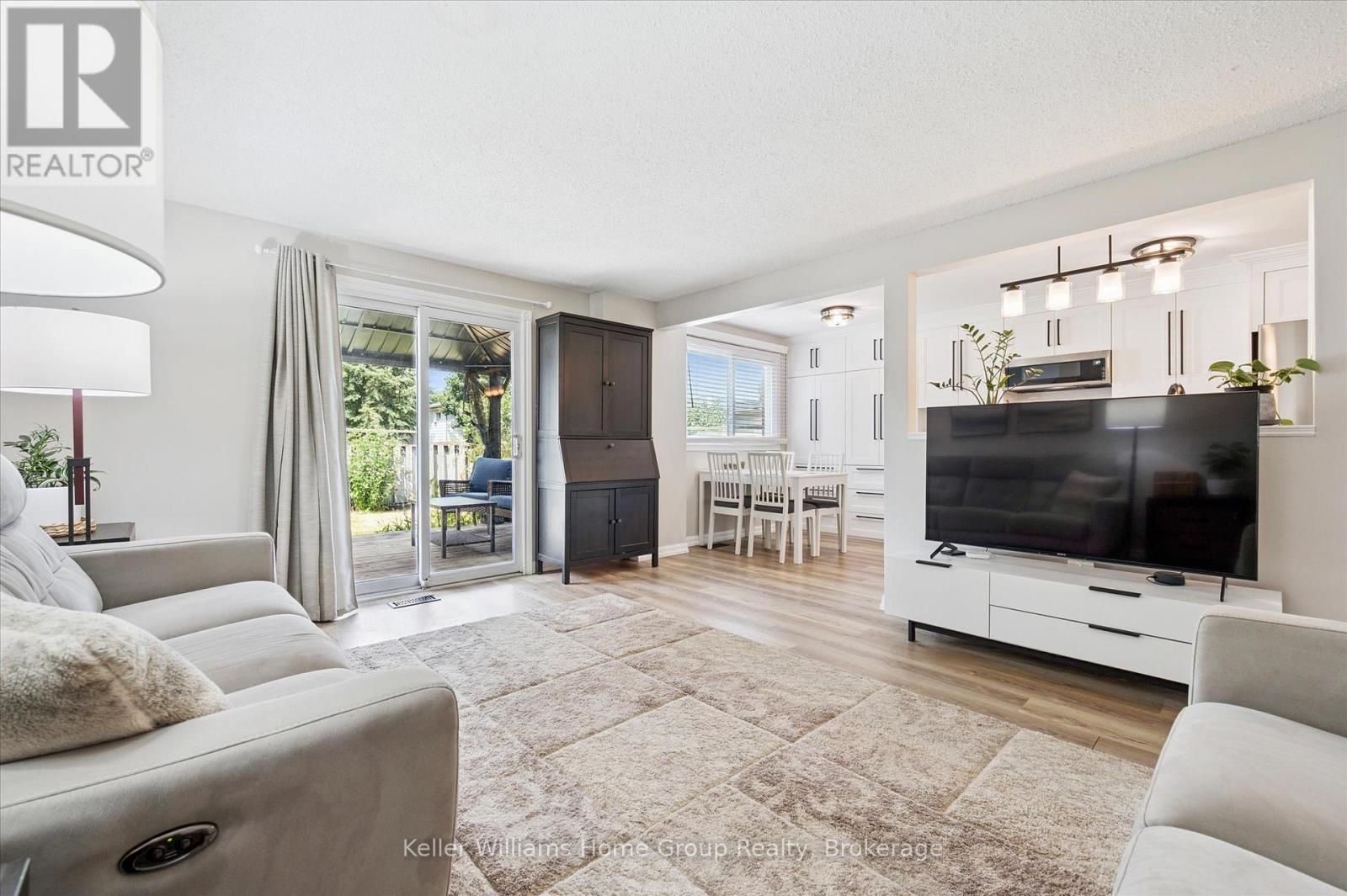Photo 17 of 385 Strathallan Street, Centre Wellington ON
