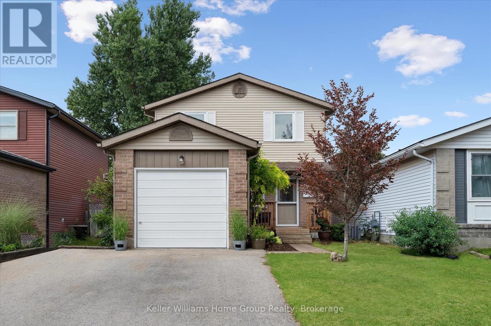 Photo 2 of 385 Strathallan Street, Centre Wellington ON