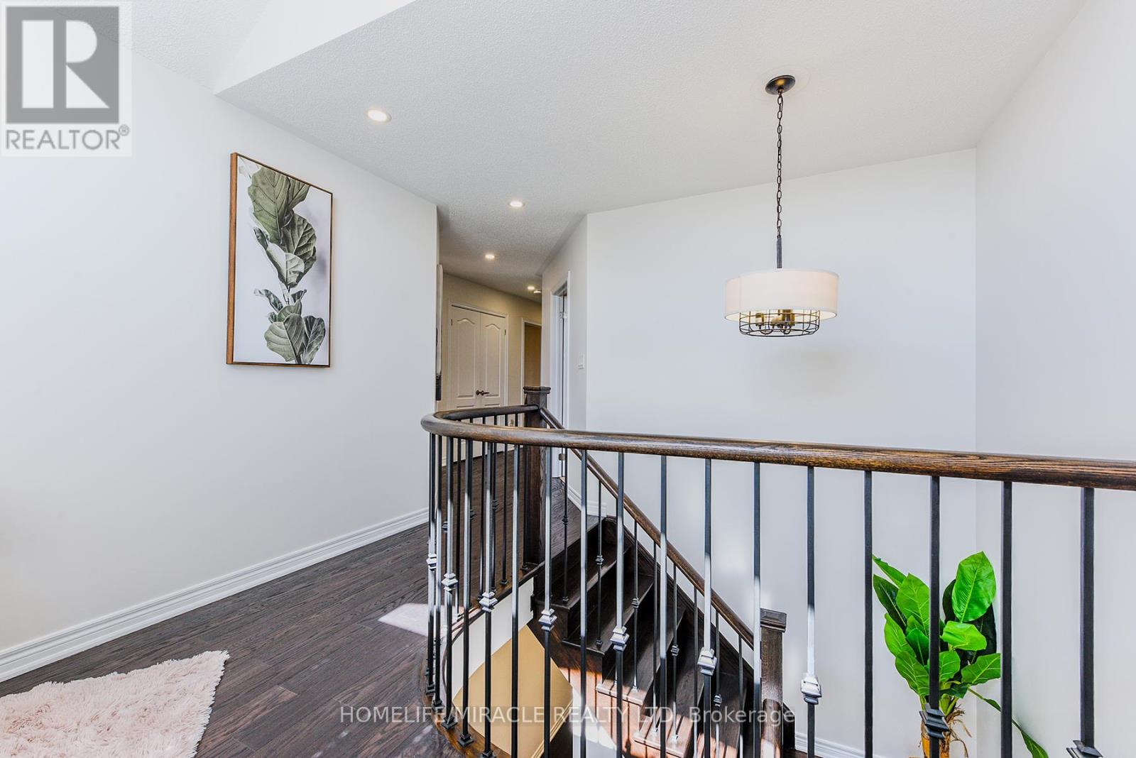 Photo 16 of 122 Bonnie Braes Drive, Brampton ON