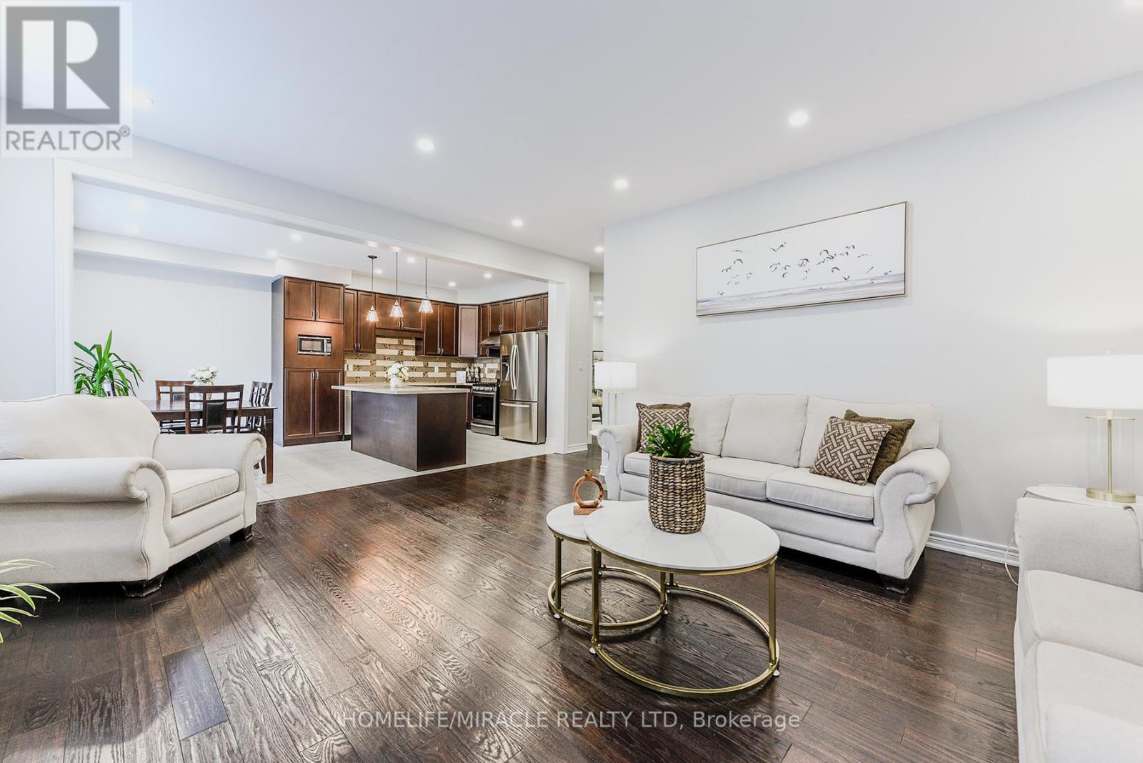 Photo 10 of 122 Bonnie Braes Drive, Brampton ON