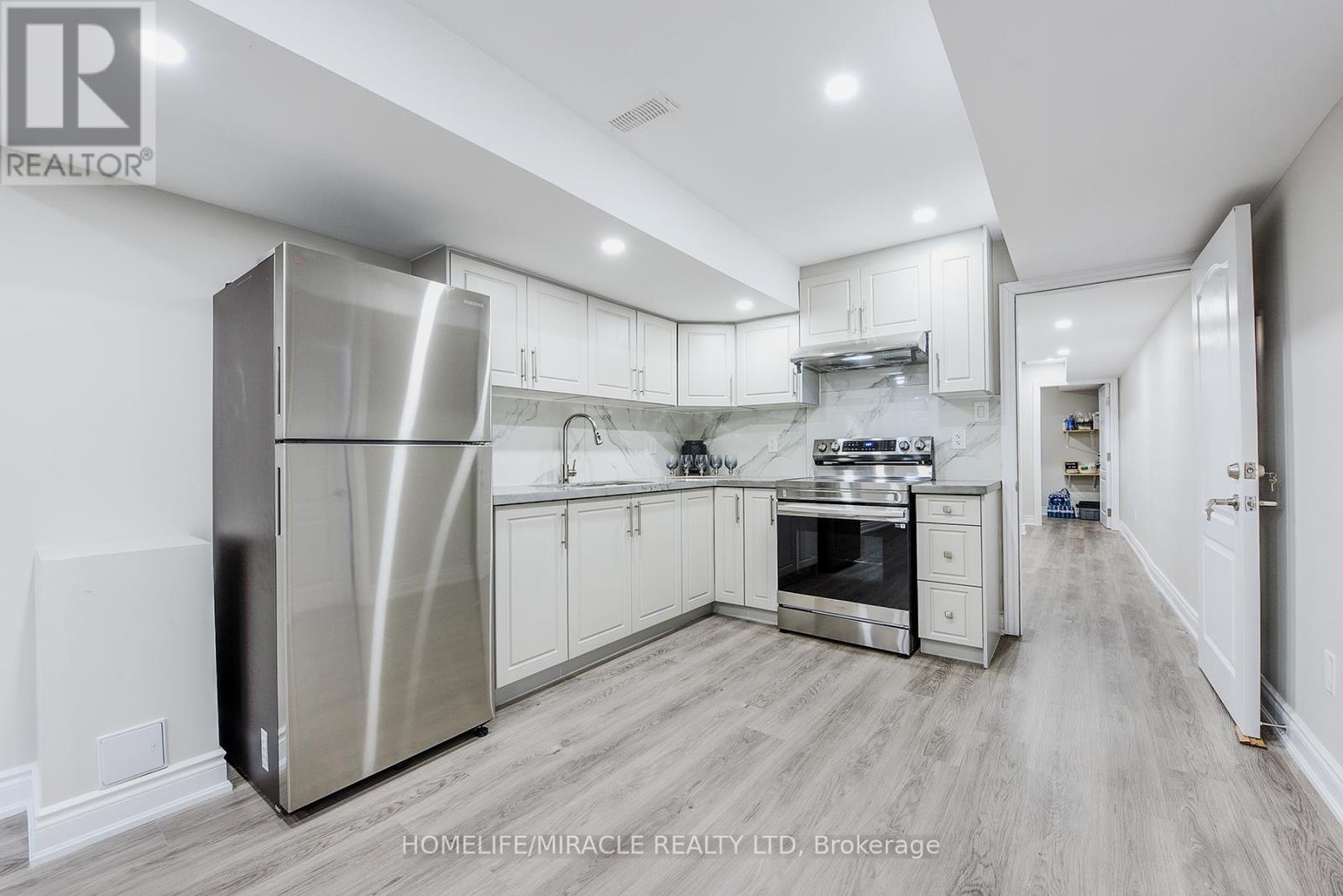 Photo 35 of 122 Bonnie Braes Drive, Brampton ON