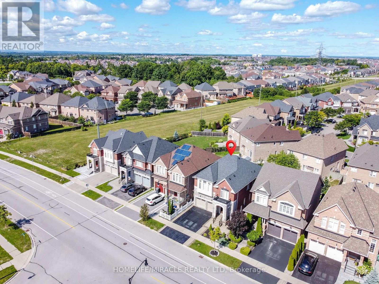 Photo 44 of 122 Bonnie Braes Drive, Brampton ON
