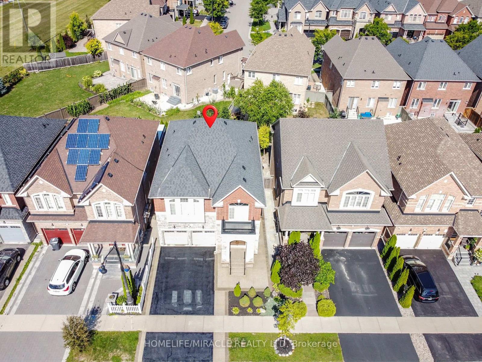 Photo 43 of 122 Bonnie Braes Drive, Brampton ON